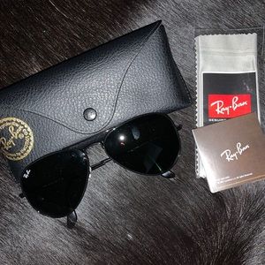Black Ray Ban Aviators